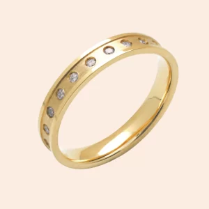 Aliança com brilhantes delicados em Ouro 18k Amarelo