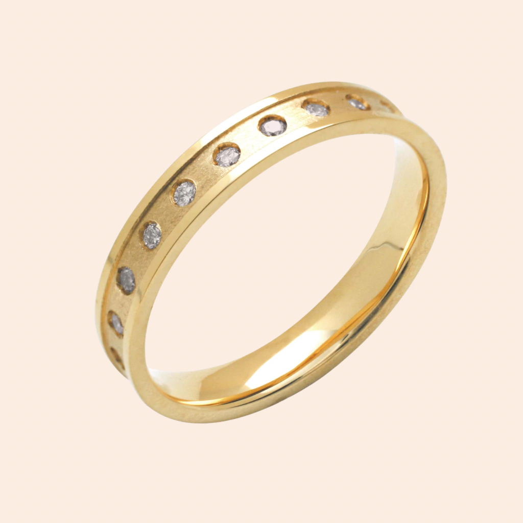 Aliança com brilhantes delicados em Ouro 18k Amarelo - Imagem 2