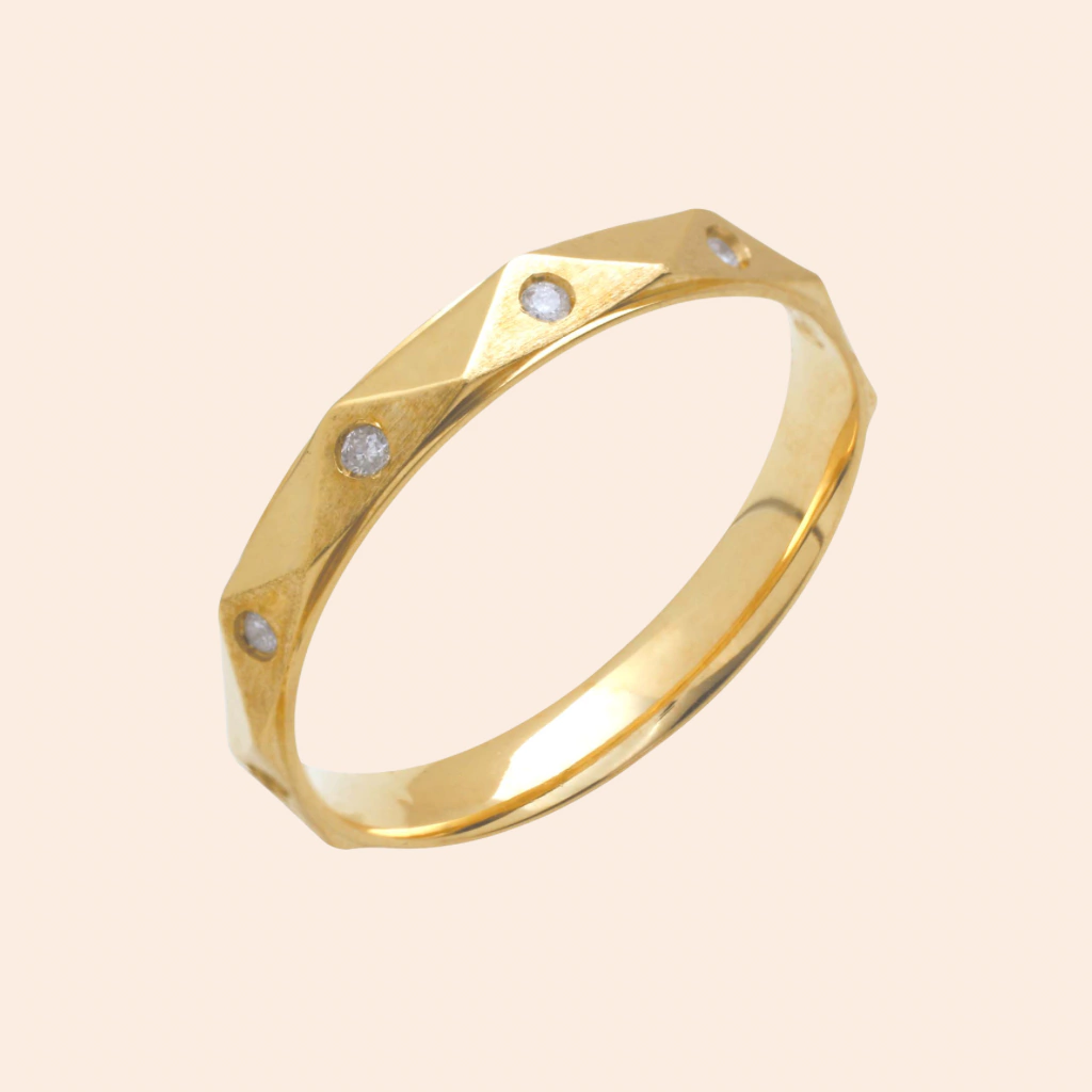 Aliança Esculp em Ouro 18k amarelo com Brilhantes