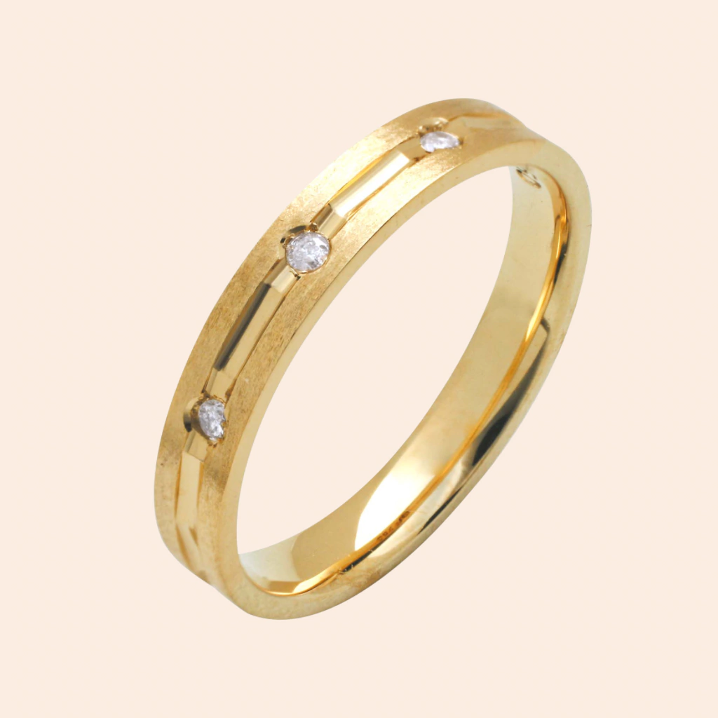 Aliança Quinas em Ouro 18k Amarelo com Brilhantes