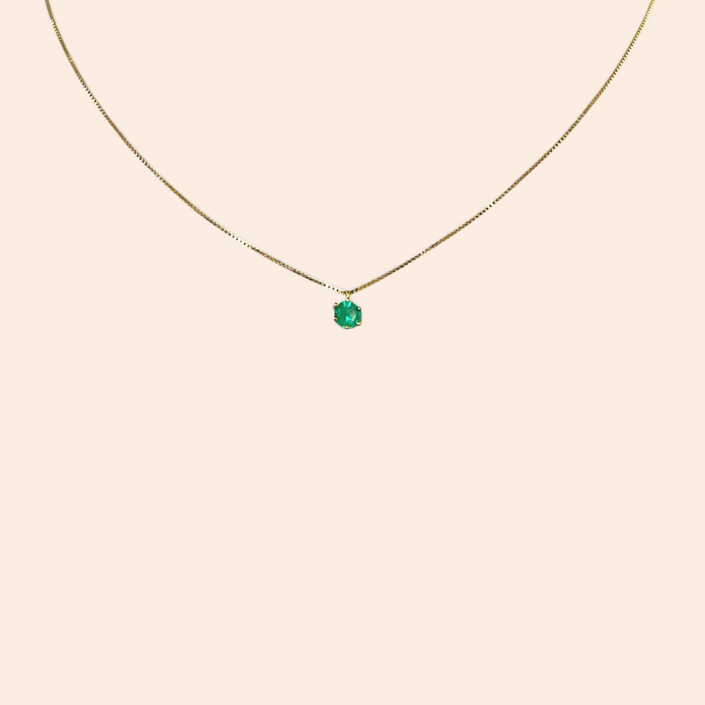 Gargantilha com Ponto de Esmeralda