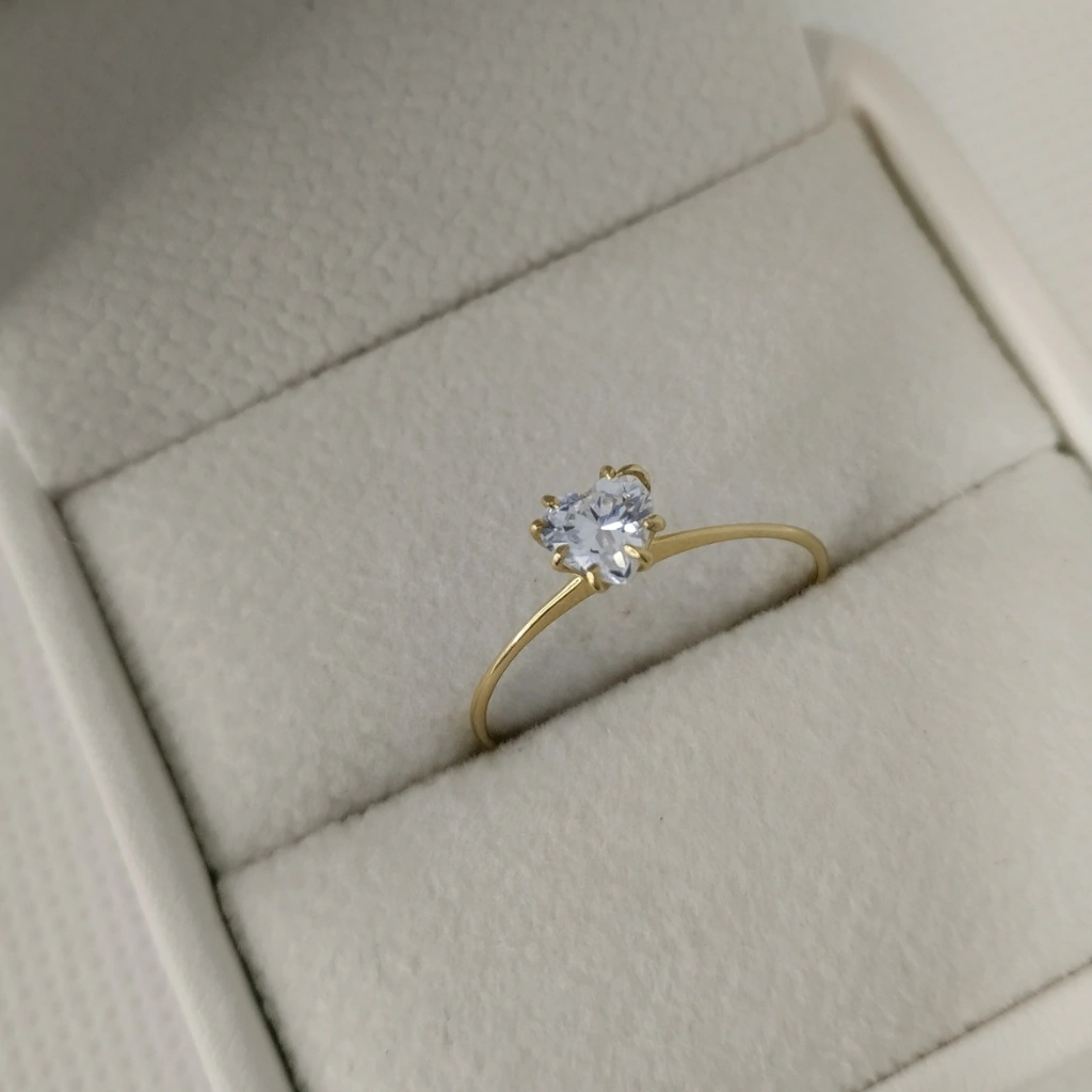 Anel Solitário com Zircônia de Coração Ouro 18K